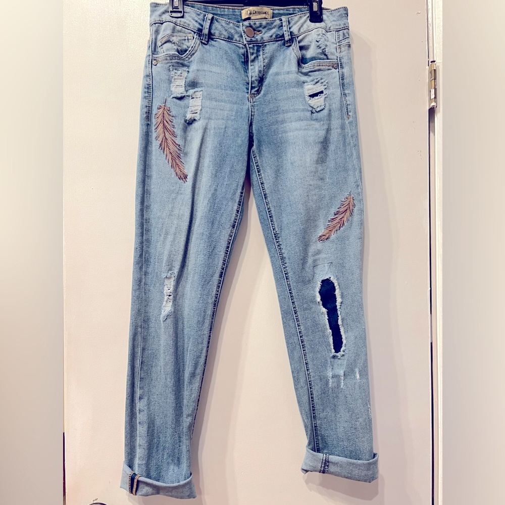 Democracy Embroidered Blue Girlfriend Jeans Sz 6